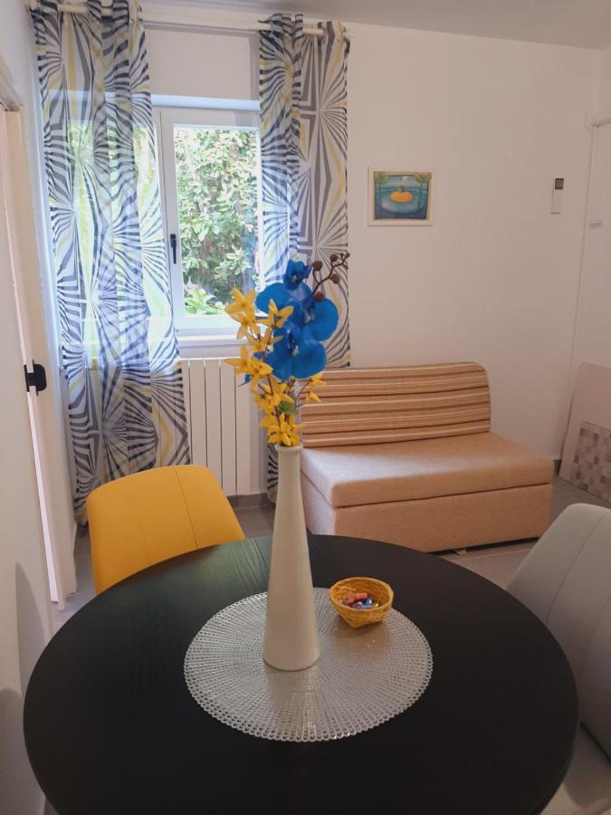Apartment Sandra Rabac Bagian luar foto