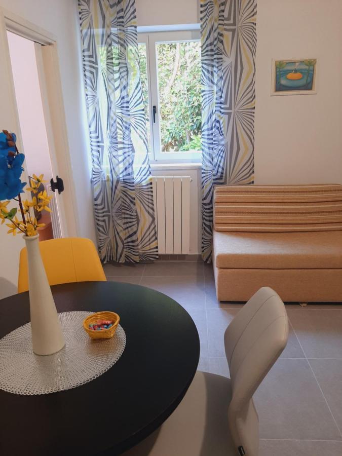 Apartment Sandra Rabac Bagian luar foto