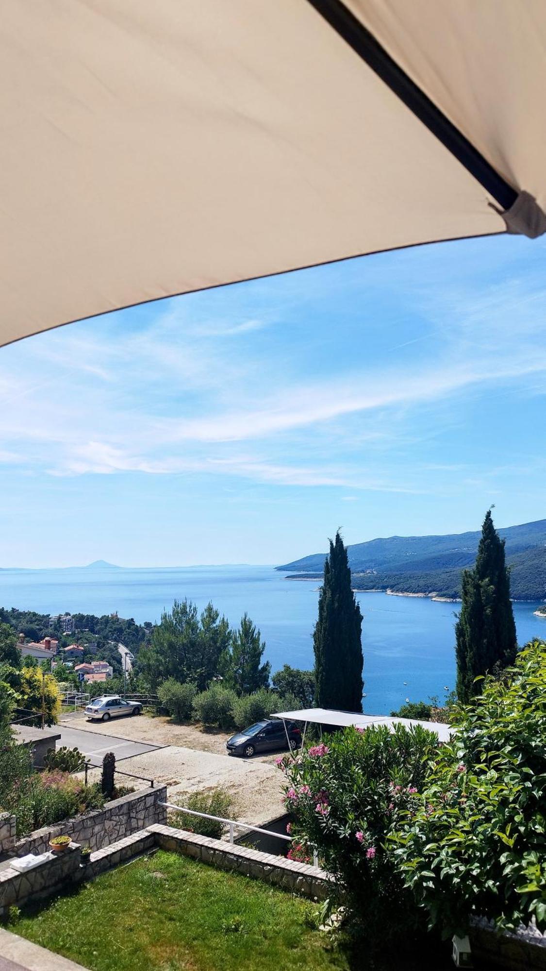 Apartment Sandra Rabac Bagian luar foto