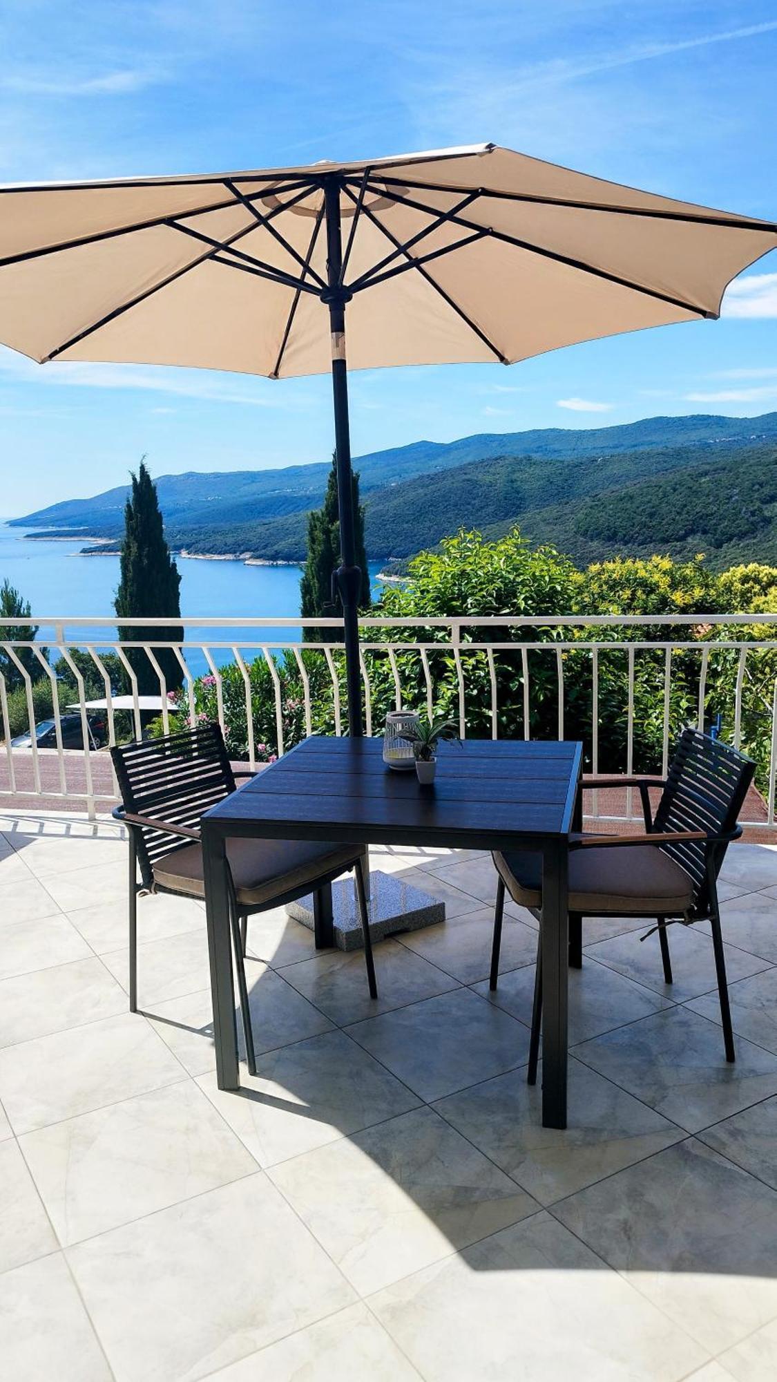 Apartment Sandra Rabac Bagian luar foto