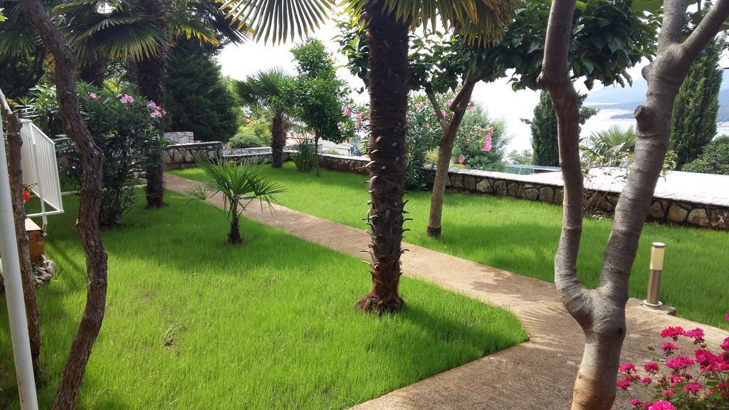 Apartment Sandra Rabac Bagian luar foto