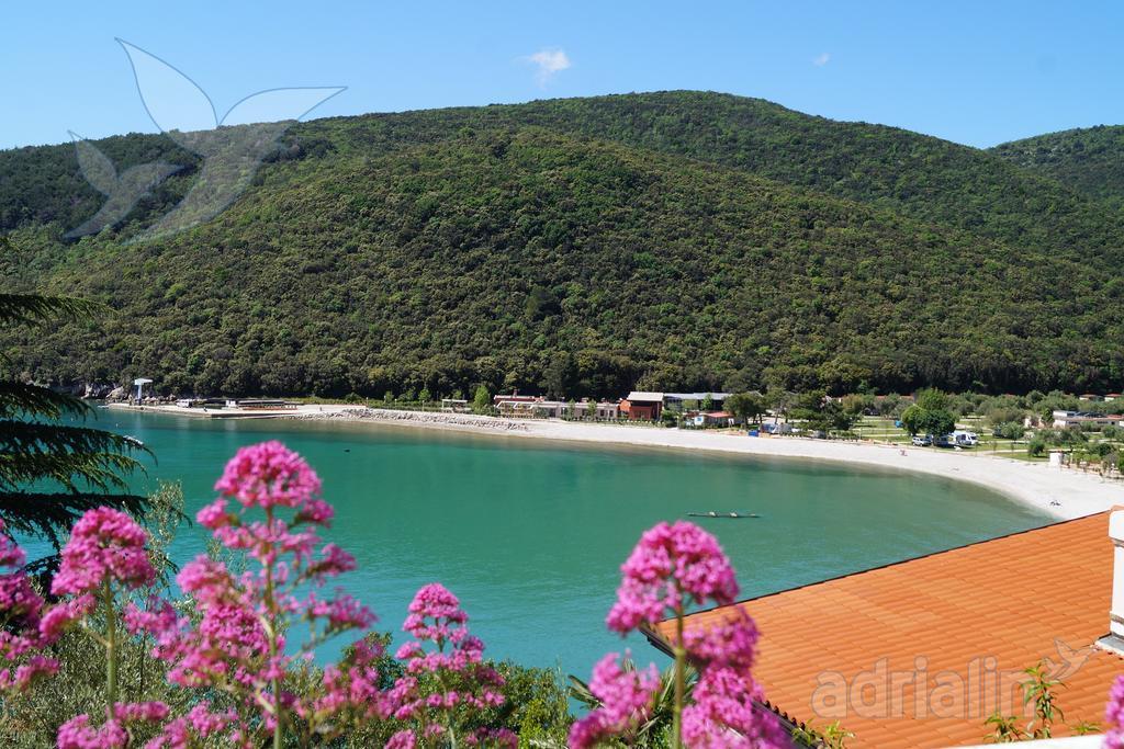 Apartment Sandra Rabac Bagian luar foto